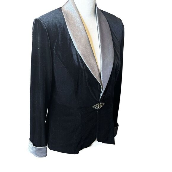 ALEX EVENINGS BLACK & SILVER VELVET JACKET WITH CRYSTAL EMBELLISHMENT CLASP SZ M - Picture 2 of 6